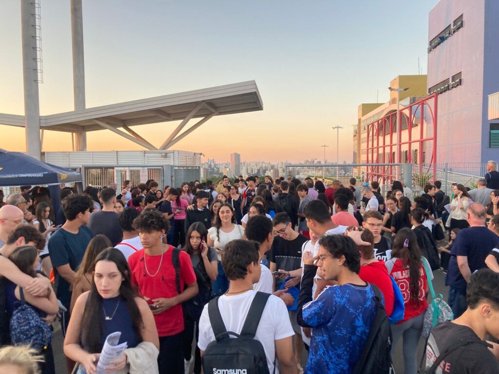 Enem 2025: Milhões de Candidatos Encaram o Segundo Dia de Provas com Atenção aos Horários e Fusos