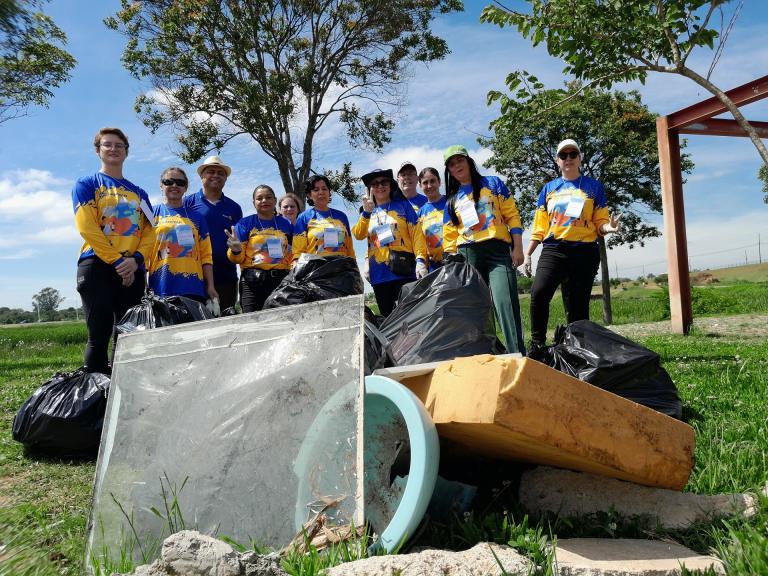 Mutirão Remove Dez Toneladas de Lixo do Rio Iguaçu em Curitiba